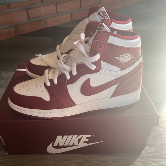 AIR JORDAN RETRO burgundy - Picture 3 of 6